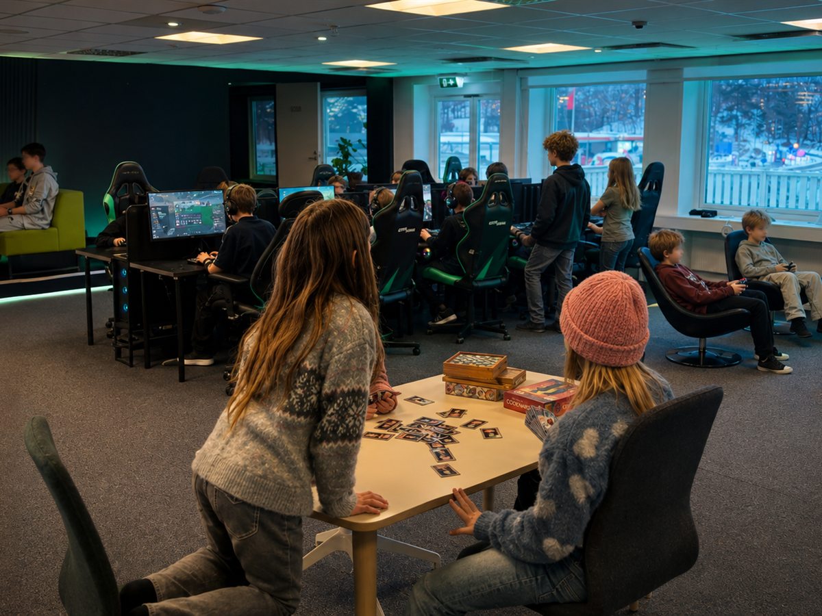 Loungeyta med samlingsplats i E-Sports Academys lokal
