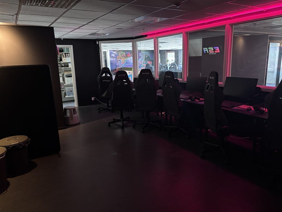Datorplatser i E-Sports Academys gamingcenter
