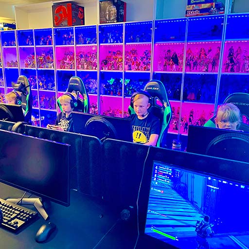 Deltagare på lovaktivitet hos E-Sports Academy